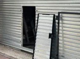 cortina metálica puerta de escape